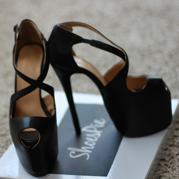 Shoes - Sexy Platform Cross Strap Peeptoe Shoes - Sexy Platform Cross Strap Peeptoe